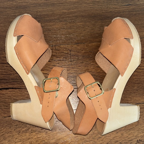Bryr Tan Leather Sandals - Picture 15 of 16